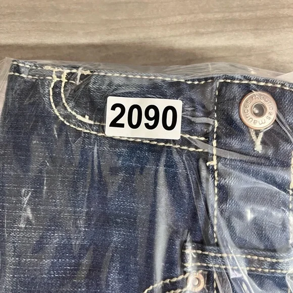 Maurices Cut off Denim Shorts Womens 9/10 Distresses Cute Stretch Summer 2090 - Picture 6 of 6